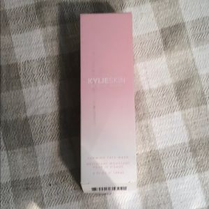 KYLIESKIN foaming face wash